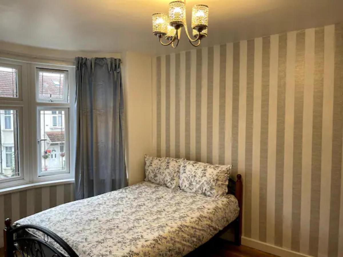 Modern 5 Bedroom Family House - 18 Mins To Station London Ngoại thất bức ảnh