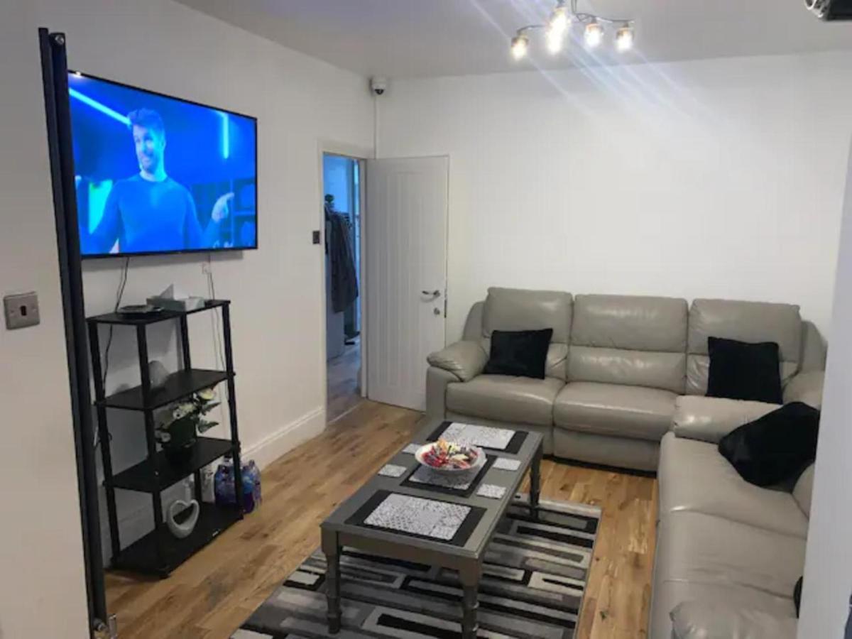 Modern 5 Bedroom Family House - 18 Mins To Station London Ngoại thất bức ảnh