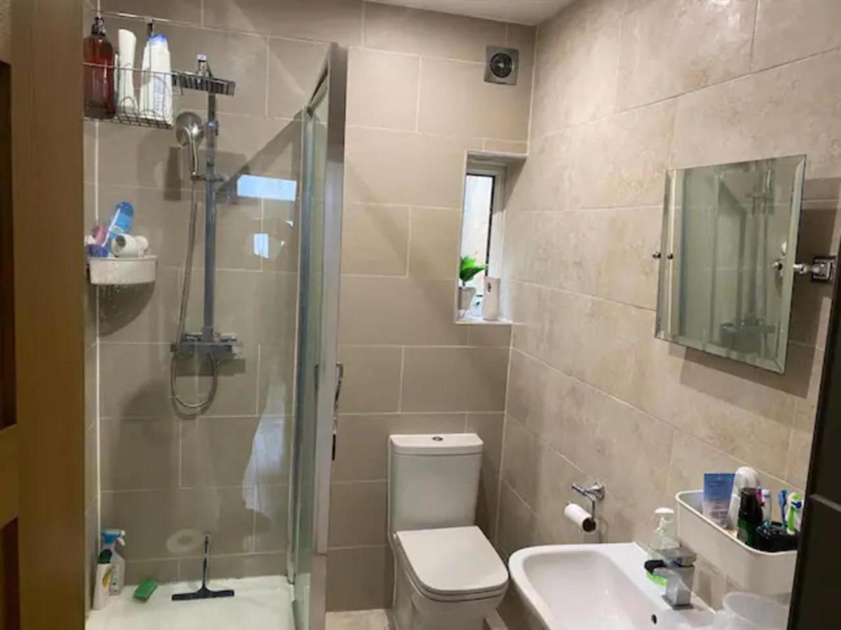 Modern 5 Bedroom Family House - 18 Mins To Station London Ngoại thất bức ảnh