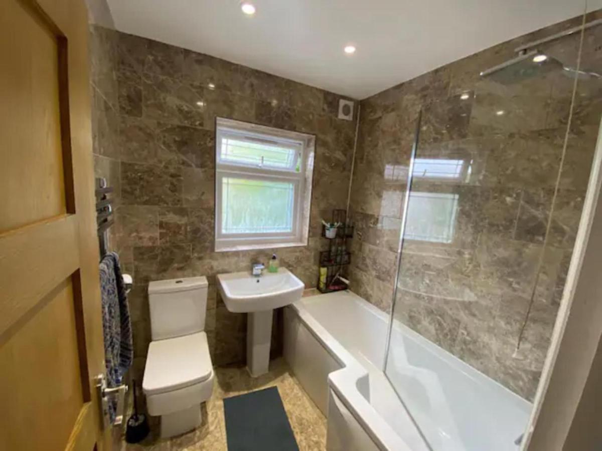Modern 5 Bedroom Family House - 18 Mins To Station London Ngoại thất bức ảnh